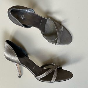 VERA WANG glam high heel graphite party shoe